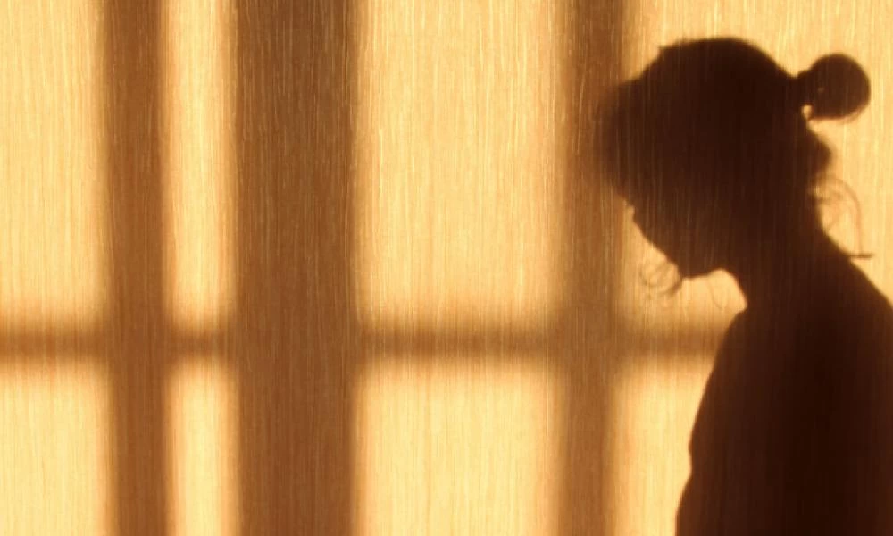 Πρώην μαθήτρια του Αρσακείου για γνωστό θεατρικό σκηνοθέτη: Με καλούσε πιεστικά να πάω σπίτι του, αναρωτιέμαι από τι γλίτωσα